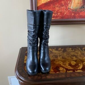 Lined Women Black Leather Boots With Zipper - size 8